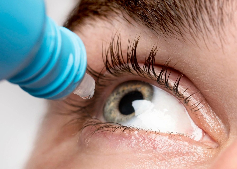 Retinal Detachment Symptoms: Early Warning Signs, Causes, Treatment & Prevention Guide
